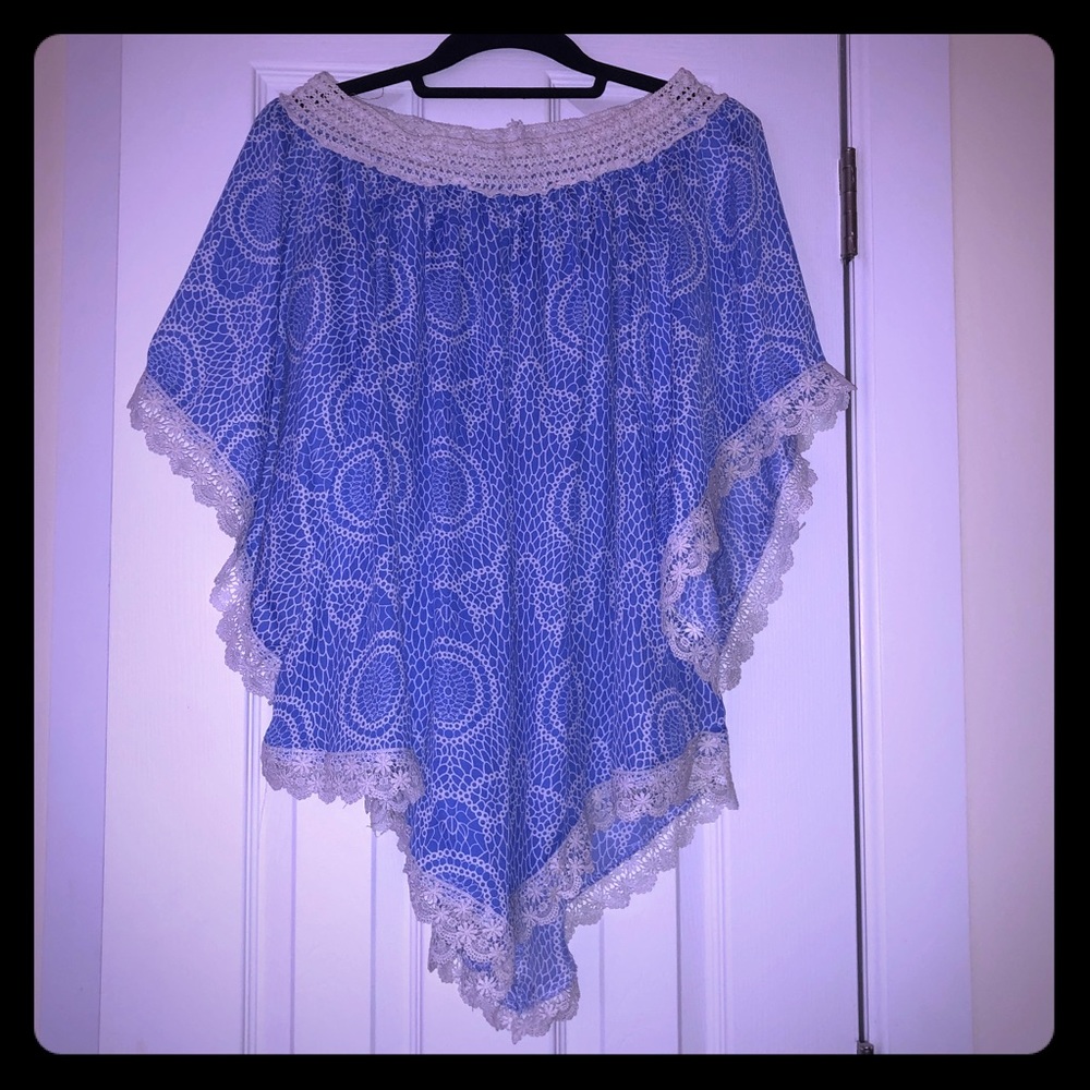 Women’s- top. Can also be used for a swim coverup